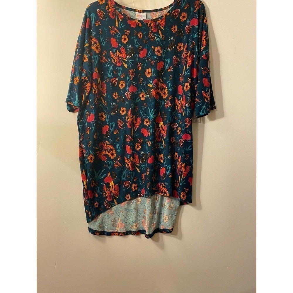 LULAROE IRMA Tunic Top Shirt Medium Short Sleeves Hi/Low Oversized Stretchy